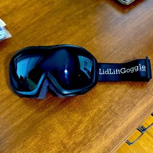 Lid lift goggles